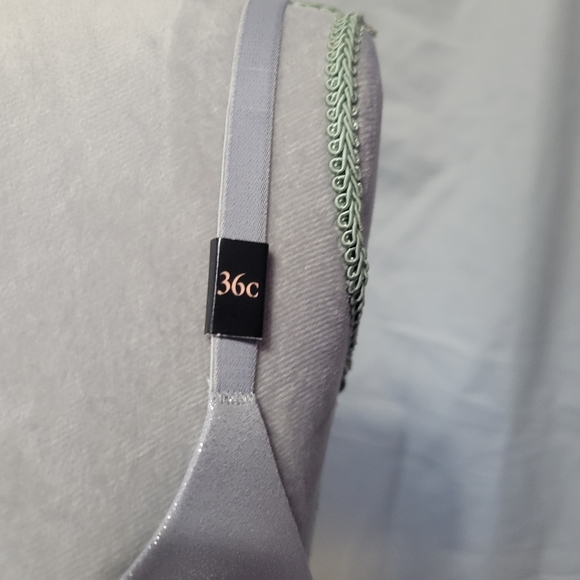 Victoria's Secret Silver Sparkle Demi Bra with fully adjustable straps 36C - Picture 4 of 5